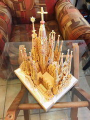  la Sagrada Familia à Barcelone – le monument en Puzzle 3D Monté